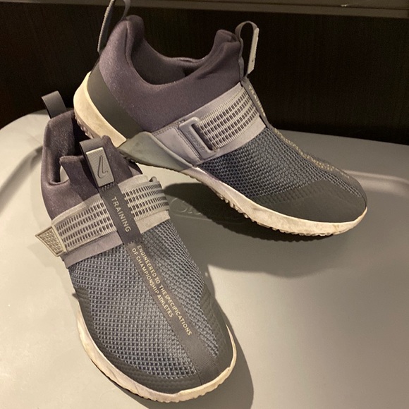 Nike met con sport as good as new. My son outgrew them after wearing them once! - Picture 1 of 8